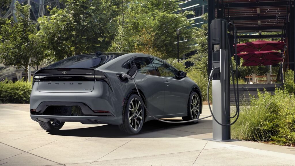 Best Hybrid Cars of 2025 | New Hybrid Vehicles Ratings | CarBuzz