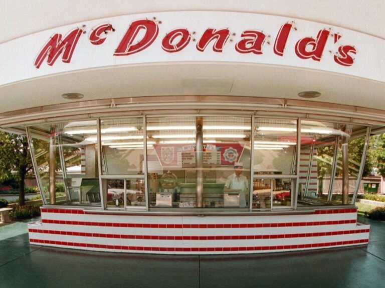 Photos show what it was really like to eat at McDonald's in the 1950s