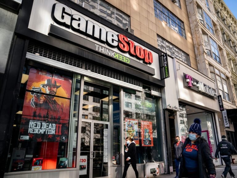 More than 2,500 stores are closing across the US this year. Here's the list.