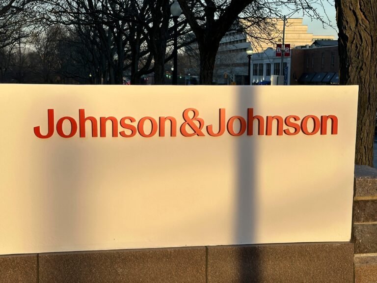 An AI imaging firm says Johnson & Johnson stole its tech. Execs on both sides are expected to testify next week.