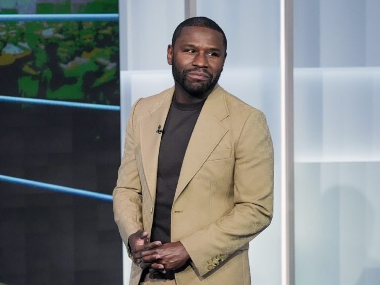 Floyd Mayweather Jr. bragged about a $400 million property deal. There's just one problem.
