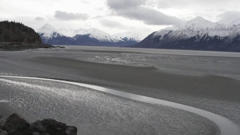 Alaska Volcano Observatory warns of potential eruption near Anchorage