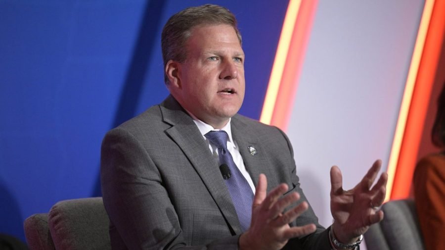 Sununu: Trump defense team was 'terrible' in handling group chat mess