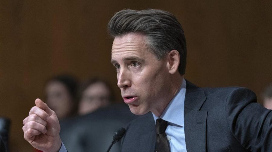 Hawley knocks ‘leftist media’ for ‘griping about who’s on a text message’