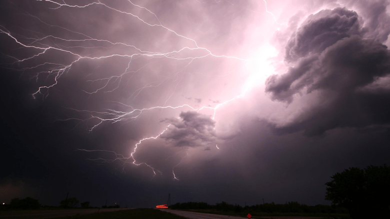 Rapid Thunderstorm Charging Produces Strong Gamma‐Ray Glows