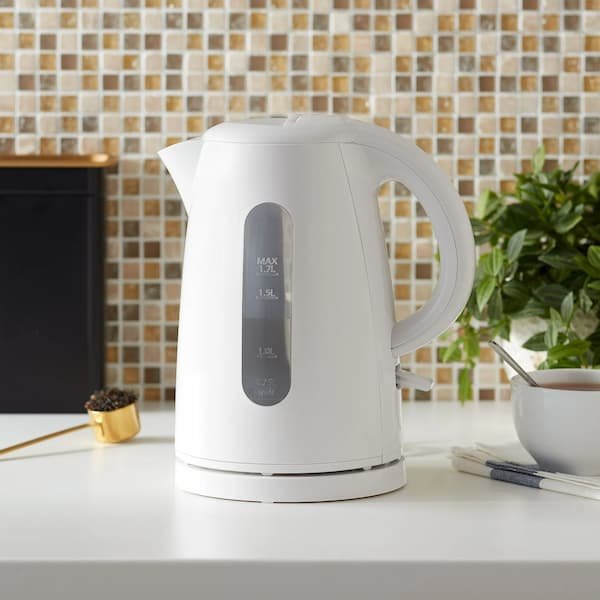 Mainstays 1.7-Liter Electric Kettle only $8.74!
