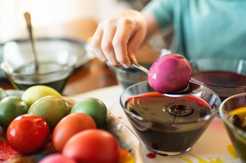 7 Easter Egg Dyeing Ideas If You *Don't* Feel Like Dropping A Paycheck On Eggs