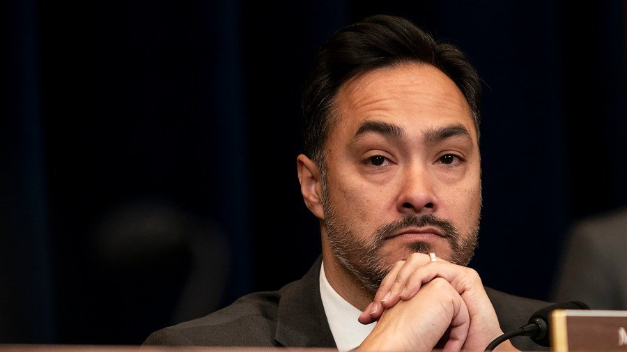 Castro: Trump, team ‘trying to convince us that the sky is green’ on Signal leak