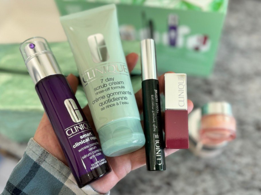 *HOT* Macy’s Clinique Sale: Team-Fave Sets from $21 Shipped + FREE Gifts & Samples w/ Purchase!
