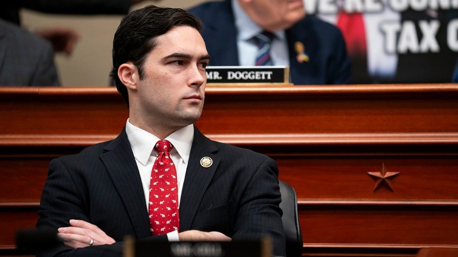 GOP lawmaker pushes to impeach judge over order to halt deportations