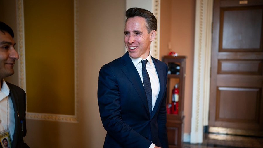 Hawley to introduce legislation to curb court rulings against Trump agenda