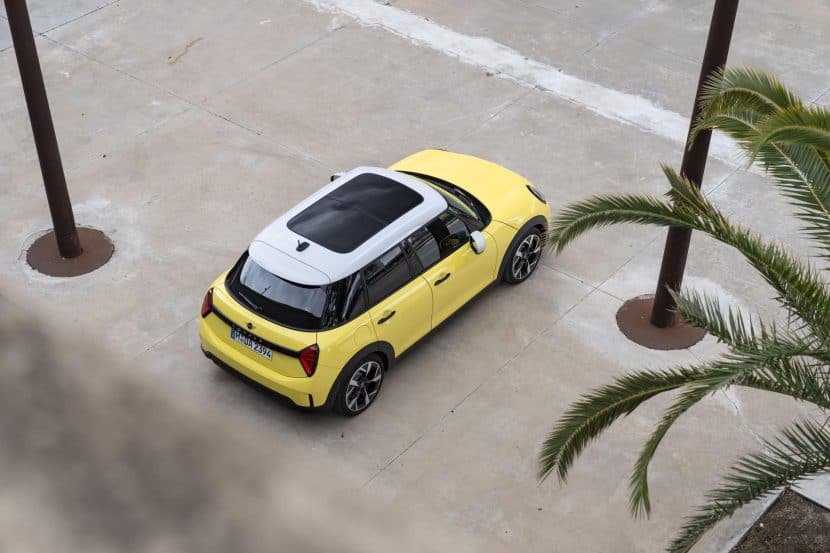 2025 MINI Cooper 5-Door Gets Two-Tone Look
