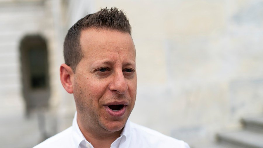 Moskowitz quips that Bin Laden supports Lee's bill to abolish the TSA