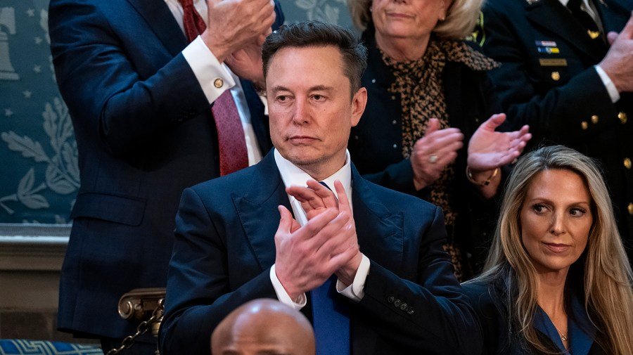 Musk PAC offering $100 for Wisconsin petition signatures opposing 'activist judges'