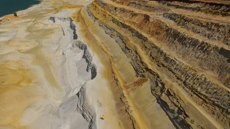 United States and Ukraine Weigh Mineral Deal