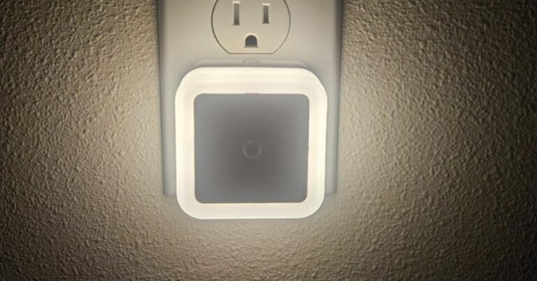 LED Nightlight w/ Smart Sensor 8-Pack Only $8.49 on Amazon – Just $1.06 Per Light!