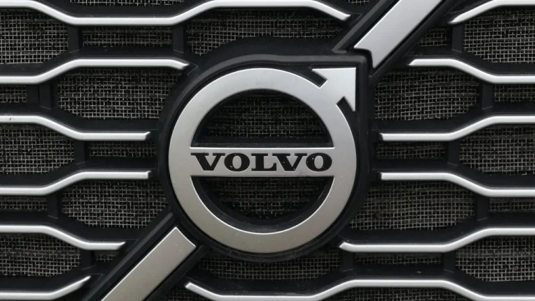 Volvo to cut up to 800 workers over Trump’s tariffs