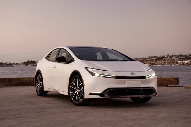 Toyota Faces Supply Bottlenecks Amid a Hybrid Buyer Boom