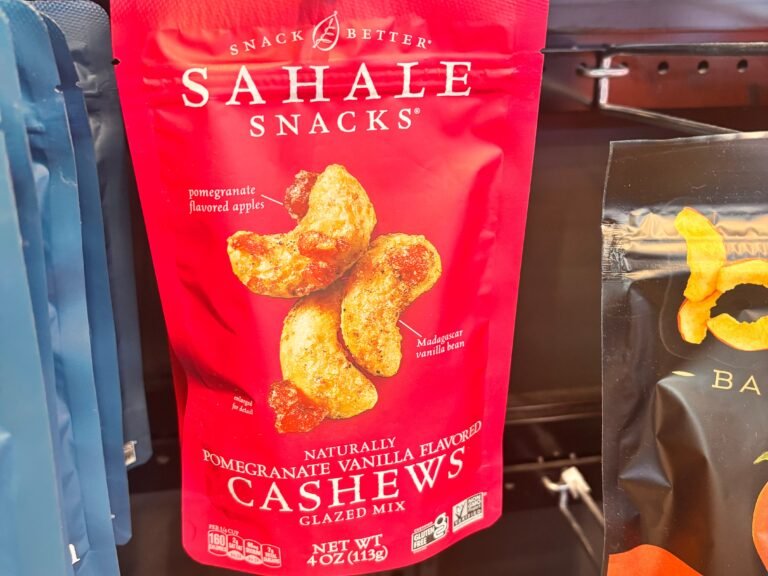 I'm a dietitian on the Mediterranean diet. When I travel, I buy these 7 snacks at airports.