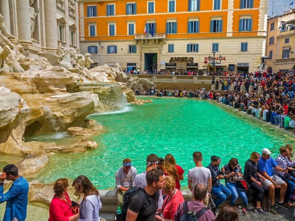 I've been a tour guide in Rome for 18 years. Here are my 7 best tips for navigating the crowds and maximizing your time.