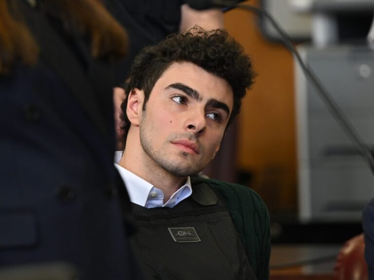 Luigi Mangione lawyer says feds are defending 'murderous healthcare industry' by seeking death penalty