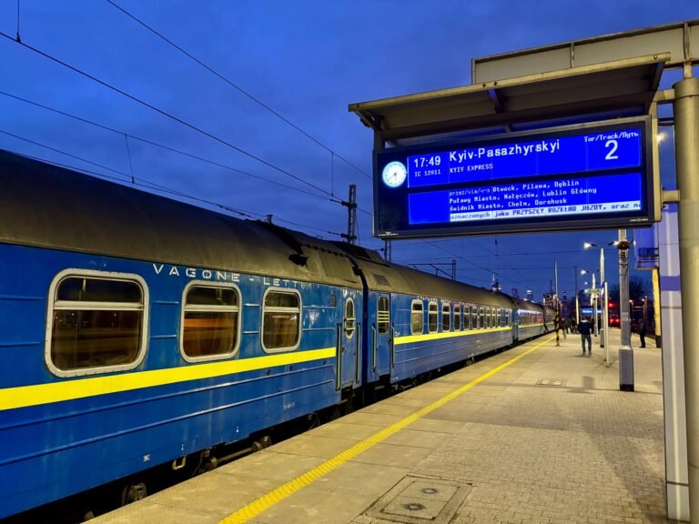 Inside the 'Kyiv Express,' the loud, bumpy, yet surprisingly cozy  overnight train I rode 16 hours to Ukraine