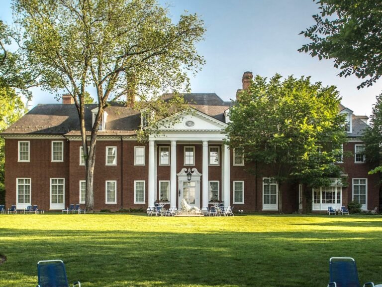 I visited Hillwood Estate, home of the cereal heiress who built Mar-a-Lago and was once America's richest woman. Take a look inside.