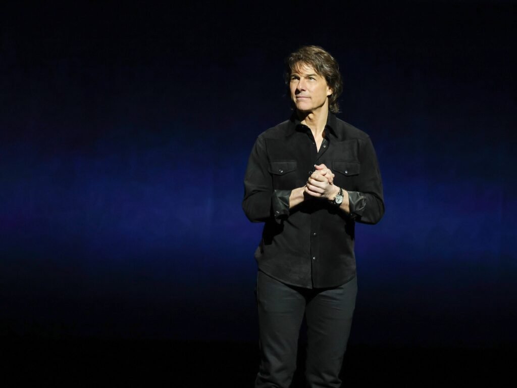 Tom Cruise paid tribute to Val Kilmer with a moment of silence during his speech at CinemaCon