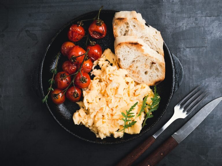 I want to lose 30 pounds and improve my heart health. A dietitian said to eat more, including at breakfast.