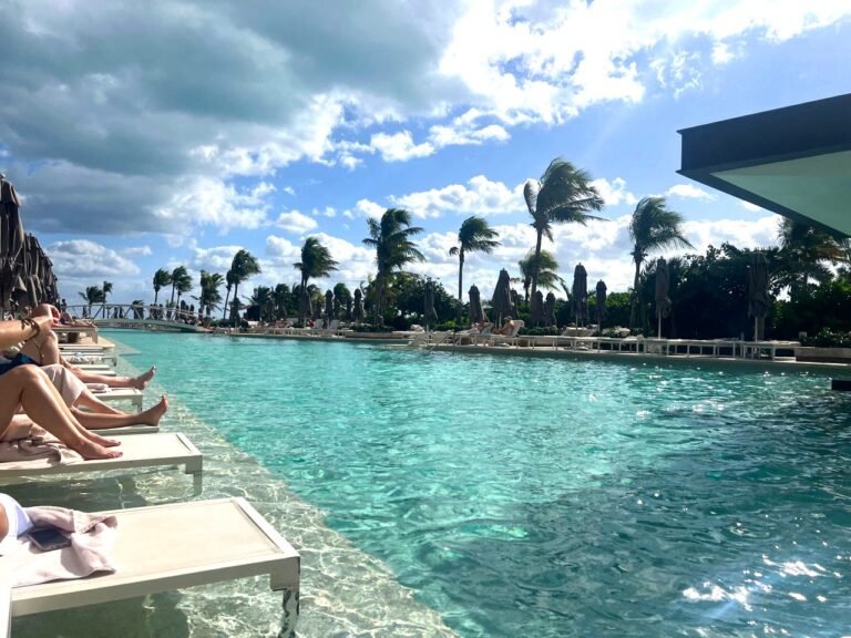 I spent $337 a night to stay at an all-inclusive resort in Mexico with friends, and the 5-star experience blew me away