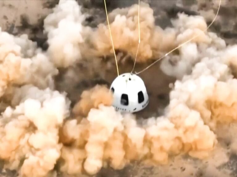 Katy Perry and 5 other women fly into space for 11 minutes on Jeff Bezos's rocket