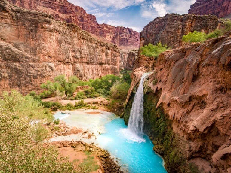 Photos show 17 of the most beautiful waterfalls you can visit in the US