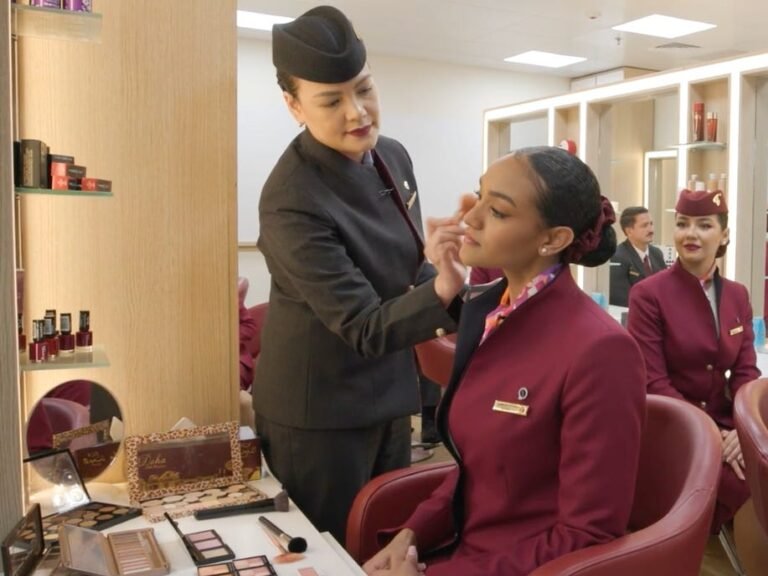 Qatar Airways flight attendants must follow strict appearance rules — here's the list of dos and don'ts.
