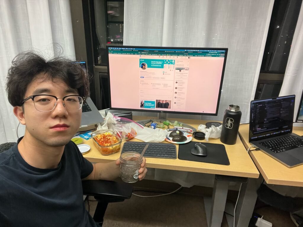 A Gen Zer swears by a LinkedIn trick that helped him be among the first to apply for roles. Experts say he's onto something.