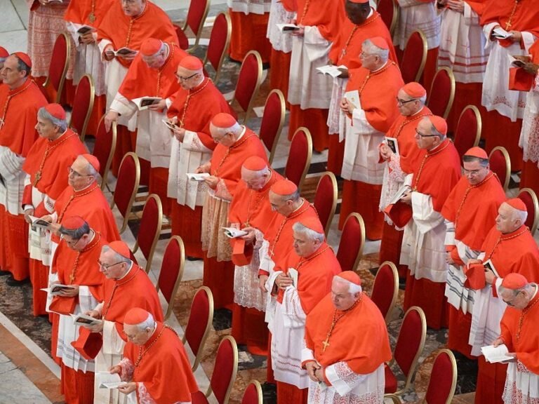 Photos show the most powerful moments from Pope Francis' funeral proceedings