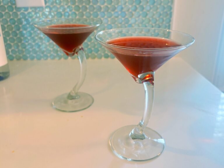 As a dietitian, my favorite cocktail is only 3 ingredients — and my guests go wild for it