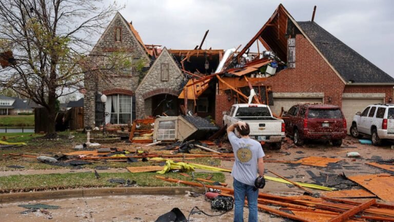U.S. South and Midwest hit with deadly storms and tornadoes, as threat of flash flooding looms