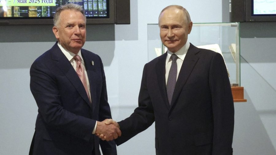 Witkoff meets Putin as Trump tells Russia 'to get moving'