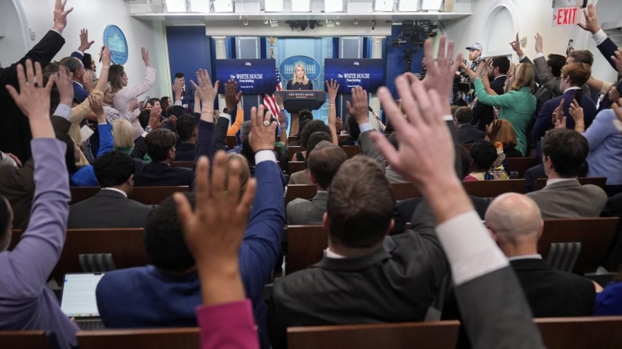 Live updates: White House Correspondents' Association dinner kicks off in Washington