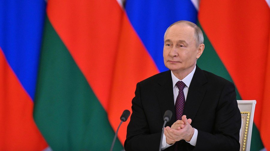 Putin declares three-day ceasefire after Trump criticismÂ