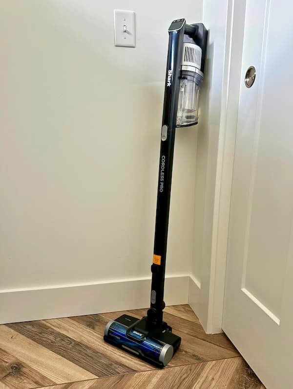*HOT* Shark Cordless Pro IQ Stick Vac for just $124.99 shipped (Reg. $300) {Today Only!}
