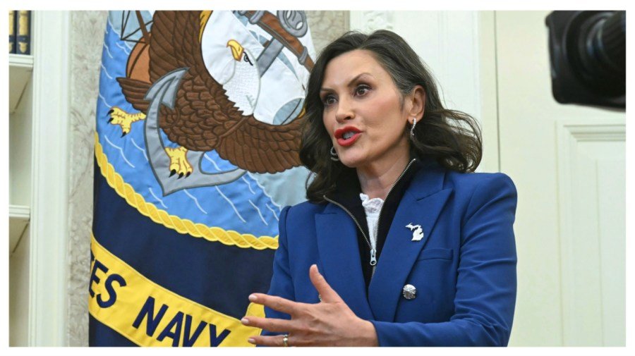 Whitmer jokes about Oval Office photo, says she regrets shielding face with folder