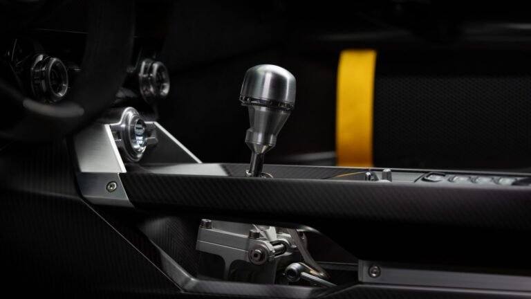 10 Supercars That Were Only Sold With A Manual Gearbox