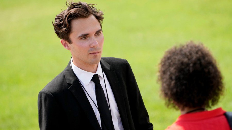 DNC chair says party members should stay neutral amid Hogg primary efforts