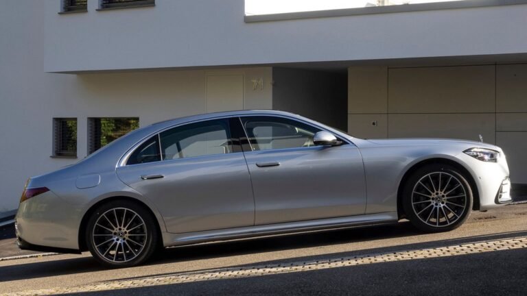 Best Fullsize Sedans | 2025 Fullsize 4-Door Sedan Cars Rated | CarBuzz