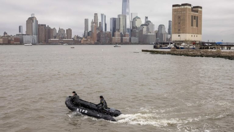 FAA directs New York helicopter tour company to shut down after fatalities over Hudson River