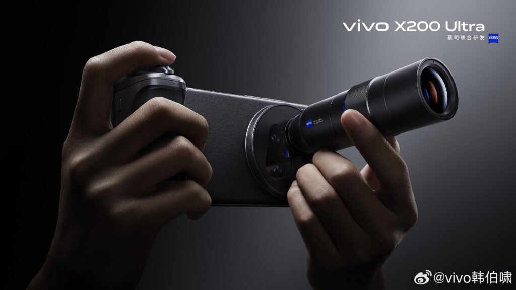 This Ultra flagship has insane cameras, so here’s a crazy 8.7x add-on lens too, because why not