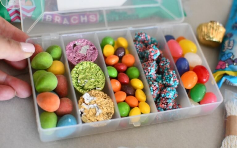 DIY Easter Snackle Box = Awesome Last-Minute Easter Gift Idea!