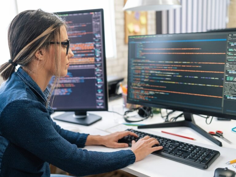 Here are the 8 programming languages to know to land a tech job on Wall Street