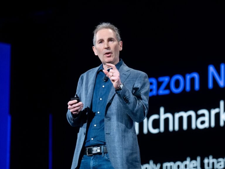 Amazon revamps pay structure to favor 'consistently high-performing' employees